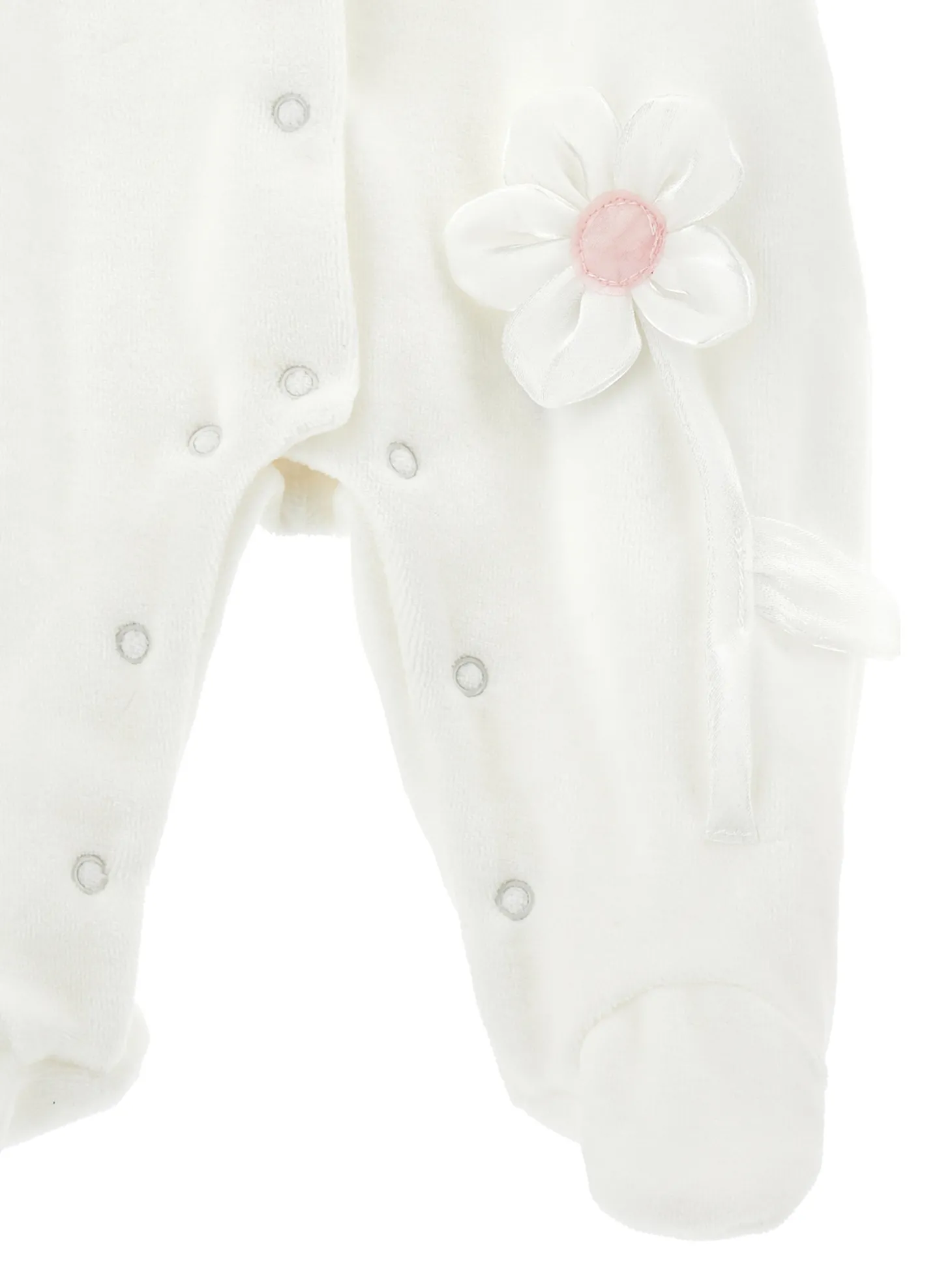 Completo 3 pezzi con fiore applicato