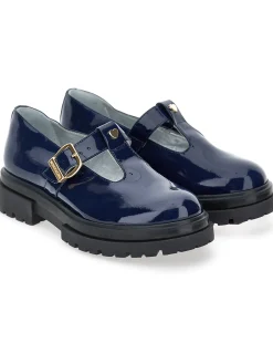 Scarpe vernice modello occhietti