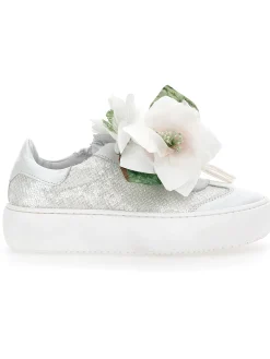 Sneakers pelle e paillettes con magnolia